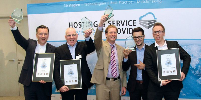 Die Gewinner des HSP Award 2015 (v. l.): Dr. Christian Böing (Strato), Heiko Weidlich (PKN), Thomas Kucher (GreenBee) sowie Alexander Windbichler und Benjamin Klempin (beide Anexia)(Bild:  IT-BUSINESS)