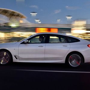 (BMW)