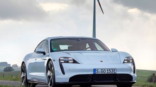 Der Porsche Taycan kostet mindestens 152.136 Euro. (Porsche)