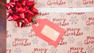 Gerade zur Weihnachtszeit sind Werbegeschenke besonders beliebt. Sie stärken die Kundenbindung und die Bekanntheit des Unternehmens. (gemeinfrei)