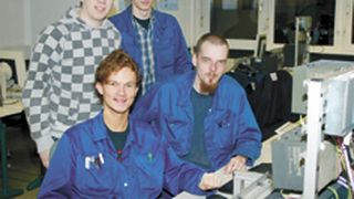 Ausgetauscht: Dennis Ritter, Jörg Schüller (vorn), Simon Schwitte und Timo Jekosch von Infracor waren bei Yokogawa in Ratingen im Einsatz.  (Bild: Infracor)