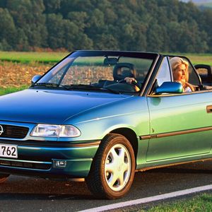 Seit August 1993 ist der Astra (F) als Cabrio verfügbar.(Bild:  Opel)