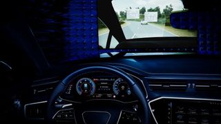 Komplexe Fahrszenarien: Mit einem HiL-Test wird eine offene Simulationsumgebung mit einem Radarsystem kombiniert. Damit lässt sich die Hardware für ADAS und autonomes Fahren ausgiebig testen.  (Rohde & Schwarz)