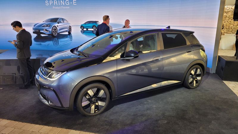 Optisch zeigt sich der Dolphin als typisches Kompakt-Fahrzeug... (Bild: Wehner - Vogel Communications Group)