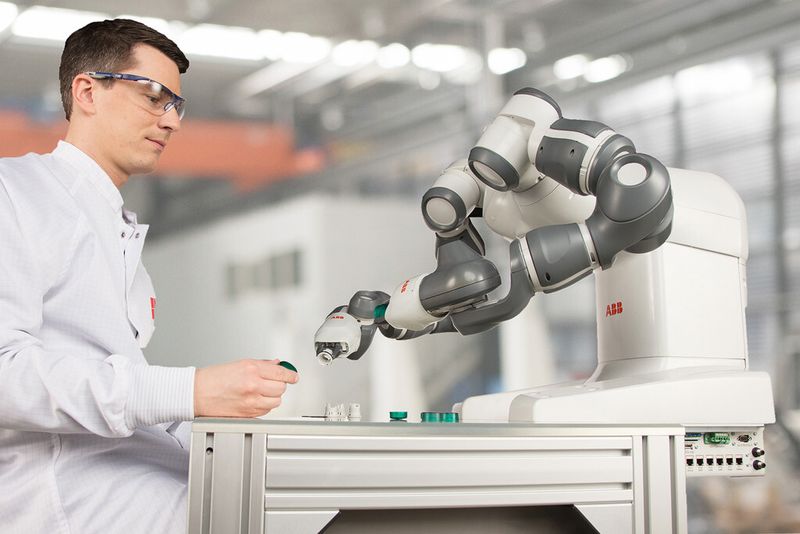 Die Herausforderung bei der Entwicklung von YuMi bestand darin, festzustellen, wie menschliche Eigenschaften auf kosteneffektive Weise reproduziert werden können. (Bild: ABB)