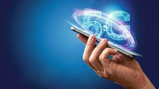 Privates 5G-Netzwerk: Forschern ist es erstmals gelungen, eine eSIM automatisch zu laden und auf einen Smartphone zu installieren. Damit kann sich das Gerät in ein privates 5G-Netzwerk einklinken.  (Bild: © markoaliaksandr - stock.adobe.com)