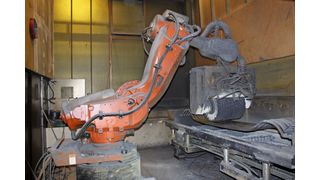 Ein Blick in den Arbeitsraum der Polierzelle für die vollautomatische Finish-/Polierbearbeitung von jeweils 10 Stück Dachreeling-Bauteilen. (Bild: SHL)