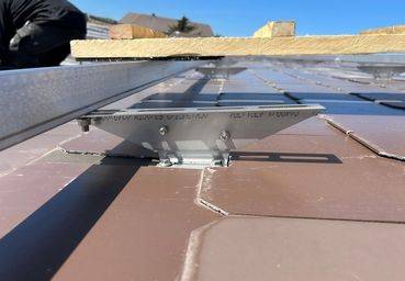 Die Solar-Trägerstütze wird aus VA-Stahl gefertigt. Die Halterung ist verstellbar.(Bild:  Fleck GmbH)