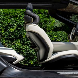 Der Verzicht auf B-Säulen erlaubt einen besonders luftigen Einstieg ins Innere.(Bild:  Pininfarina)