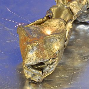 Präzisionsarbeit: Eine neue laserbasierte Sortier-Technik revolutioniert das Metall-Recycling.(Bild:  Clean-Lasersysteme GmbH)