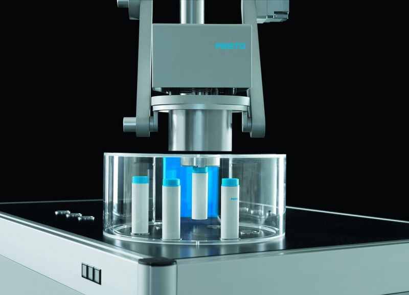 Supra-Picker – Handhabungen im hermetisch abgedichteten Raum (Bild: Festo)