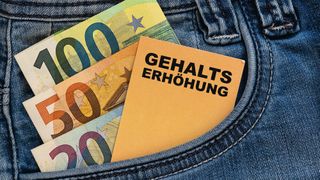 Um eine Gehaltserhöhung erfolgreich aushandeln zu können, sollten Arbeitnehmer sich gut vorbereiten.   (Bild: blende11.photo - stock.adobe.com)