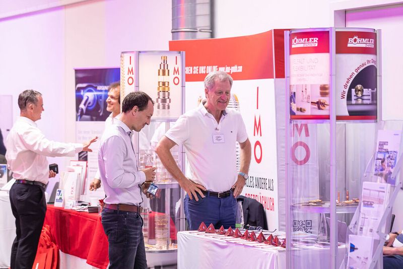 16. Anwenderkongress Steckverbinder: Der SPE-Tag am 4. Juli 2022 zog wieder viele interessierte Zuhörer an. Abgedeckt wurden fast alle Themen im Bereich Single Pair Ethernet vom Standard über das Marktpotenzial, Rückwärtskompatibilität, Schirmung, Messtechnik bis hin zum neuen Standard SPE M12 Hybrid. (Bild: Elektronikpraxis)