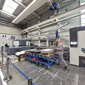 Impressionen der Hausmesse „Infotage“ bei Arku. Hier dreht sich alles ums Richten und Entgraten.(Bild:  VCG/Finus)