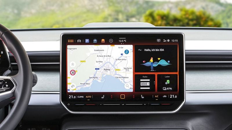 Die Sprachsteuerung IDA hat sich mittlerweile mit der KI-Anwendung Chat GPT zusammengetan. (Bild: Uli Sonntag/VW)