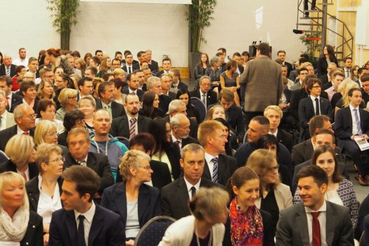 Mehrere Hundert Eltern, Freunde und Branchenvertreter zählten zu den Gästen der Veranstaltung. (Richter)