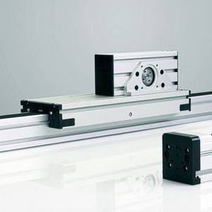 Das neue Mitglied der RK Monoline Produktlinie basiert auf dem Rollführungskonzept der RK Monoline Z 80, unterscheidet sich allerdings hinsichtlich des Antriebskonzepts, wie Rose+Krieger erklärt. Denn bei der RK Monline MT läuft der Zahnriemen nicht um, sondern wird im Bereich des Führungsschlittens angetrieben. Motek in Halle 4 am Stand 4410/4411.