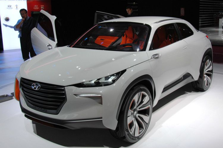 Wasserstoff aus Südkorea: Experten kennen den Hyundai Intrado bereits aus Genf, wo er seinen ersten Auftritt hatte. Zentrale Bestandteile des Konzepts sind ein leichter Carbon-Rahmen und ein Wasserstoff- Brennstoffzellen-Antrieb, wie er bereits beim Serienmodell ix35 Fuel Cell zum Einsatz kommt. Zusätzlich wurde der Antrieb des Intrado mit einer leistungsfähigen Lithium-Ionen-Batterie verbessert. (Baeuchle)