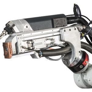 Das Herzstück des hybriden Schweißsystems von Fronius ist der kompakte Laserhybrid-Kopf mit integriertem MIG/MAG-Schweißbrenner und eingebauter Laseroptik, heißt es.