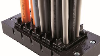 Durch innovative Geltechnologie erreicht die Skintop Cube Multi eine besonders hohe Packungsdichte sowie optimale Zugentlastung am gesamten Kabelbündel. (Lapp Gruppe)