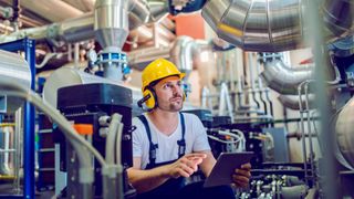 Dem Servicefachmann ist guter Rat teuer! Aber wie gut sind die Anweisungen, die man „da draußen“ erhält, oder hat, um gute Arbeit zu leisten? Und was fehlt gegebenenfalls? Antworten gibt eine Studie, die erstmals zu dem Thema durchgeführt wurde. Lesen Sie! (Bild: Kothes)