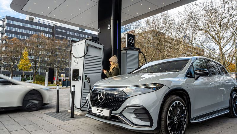 An den Ladestationen wird es deutschlandweit voller.(Bild:  Mercedes-Benz Mobility)