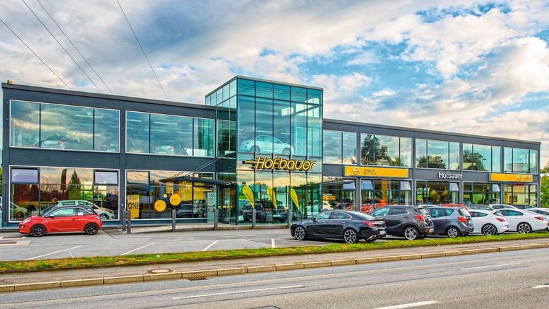 Sitz der Franz Hofbauer Automobile GmbH & Co. KG in der Neuburger Straße in Passau.(Bild:  (c) www.chphotography.de)