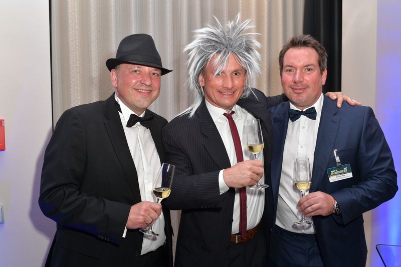 Limahl alias Wojtek Rudko, Samsung, mit Sven Buchheim, bluechip, und Oliver Kau, S&K. (Hannes Magerstaedt)