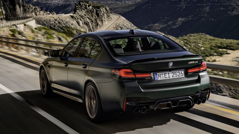 Bei der Fahrwerksabstimmung hat die M GmbH sich am M8 Gran Coupé orientiert, die elektronische Dämpferregelung verfeinert und das Fahrzeug leicht abgesenkt. (Auto-Medienportal.Net/BMW)