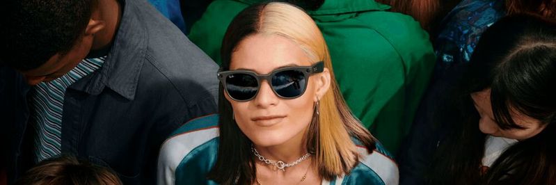 Facebook und Ray-Ban haben eine smarte Brille vorgestellt, mit der es möglich ist, Fotos und Videos aufzunehmen sowie Podcasts und Musik zu hören.(Bild:  Facebook/Ray-Ban)