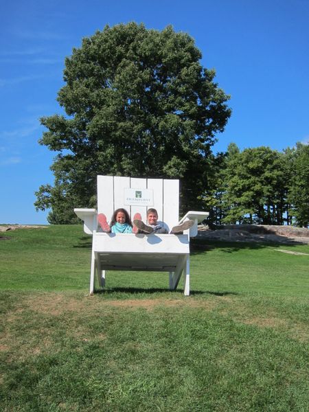 Noch einmal relaxen bevor die Großstadt ruft: Katharina Feldmeier (Profi Engineering Systems) & Michael Schmitt (think about IT) (Bild: Also)