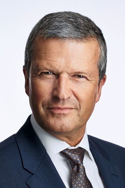 In Vorstand berufen: Wie die Gruppe bekannt gab, wird Johannes Nonn ab 1. Oktober 2018 neues Vorstandsmitglied der Wuppermann AG. Der 53-Jährige übernimmt die Verantwortungsbereiche Vertrieb, Einkauf und Supply Chain Management. Zuletzt verantwortete er das gesamte Stahlgeschäft der Salzgitter AG. Darüber hinaus war Nonn bei der Schütz GmbH & Co KGaA in Selters und der Schmolz & Bickenbach SE in der Schweiz als Vorstandsmitglied und CEO tätig. (headshots.de)