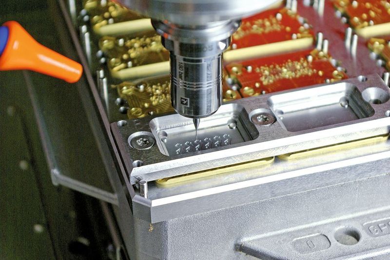 Bild 1: In der Uhrenindustrie ist das Tribos-Spannfutter weit verbreitet. Die filigranen Teile erfordern ein hohes Maß an Genauigkeit.  (Bild: Schunk)