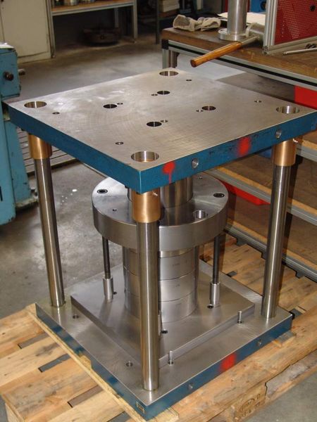 Blick in den Werkzeugbau: alutec fertigt alle Vorrichtungen, Betriebsmittel und Fließpresswerkzeuge zur Herstellung der Aluminiumteile im eigenen Werkzeugbau. (Archiv: Vogel Business Media)