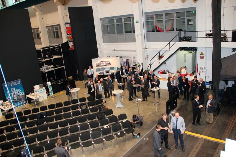 Beim Stapellauf gab es viel live zu sehen, viel zum anfassen und auch jede Menge zu besprechen. (Bild: Sonnenberg)