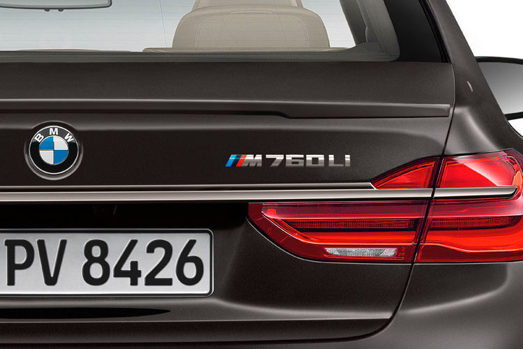 Auch wenn er nicht als „M7“ firmiert, so hat es das „M“ dennoch an verschiedenen Stellen auf das Auto geschafft. (Foto: BMW)