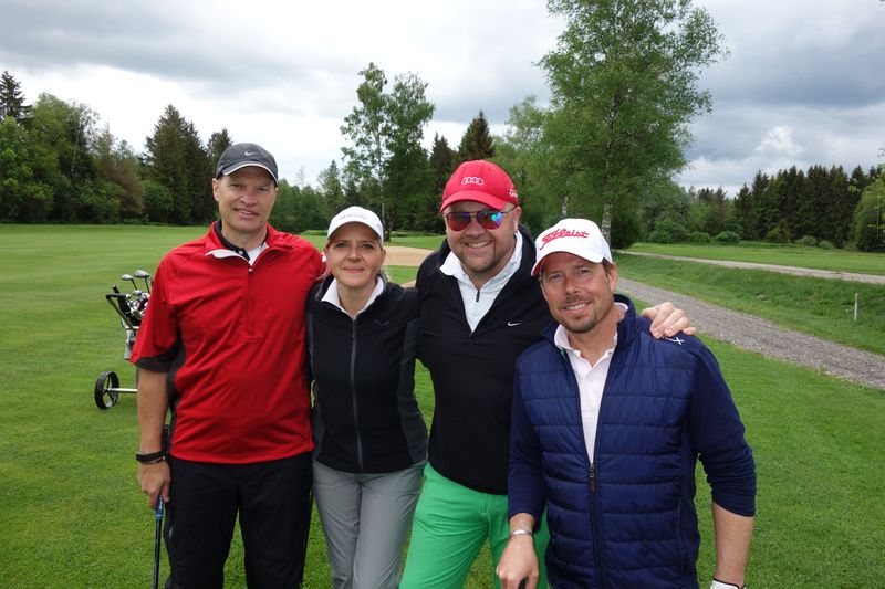 (v. l.) Roger Klug, IBM, mit dem Cancom Team, Dagmar Ziegler, Franz Klotz und Michael Halbich. (Bild: IT-BUSINESS)