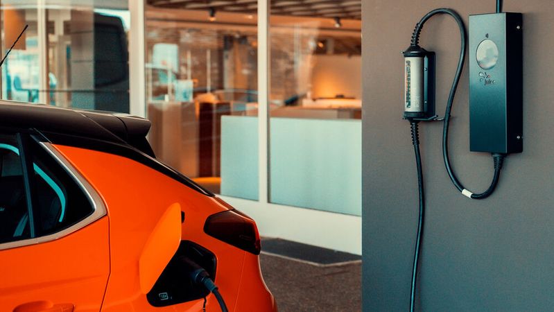 Plug-in-Hybride erhalten im kommenden Jahr keine staatliche Förderung mehr.(Bild:  Juice Technology)