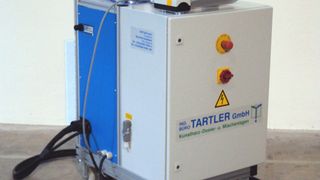 Injektionsanlage, die dem RTM-Verfahren die Herstellung kleinerer Kunststoffteile als Vor- und Kleinserie erschließt. Bild: Tartler (Archiv: Vogel Business Media)