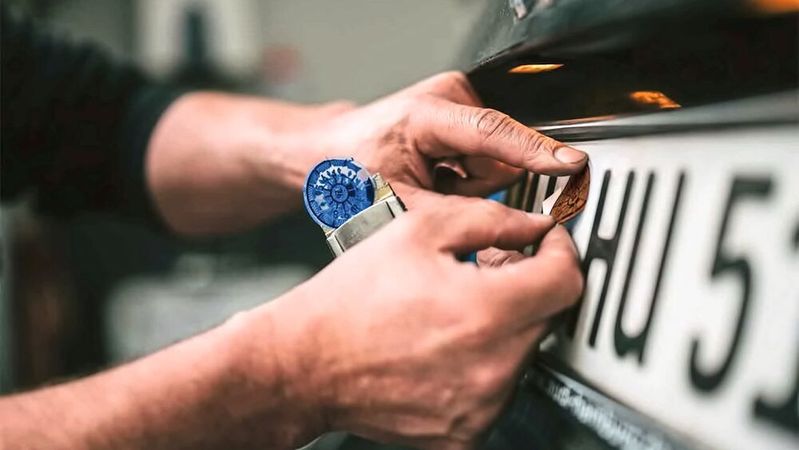 Der Sinn regelmäpiger Hauptuntersuchungen für die Verkehrssicherheit liegt auf der Hand. Jährlich muss die Inspektion aber nicht sein.(Bild:  Philipp Reinhard/Kröner/GTÜ)