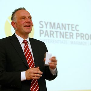 Alexander Neff, Senior Director Commercial Sales & Distribution Central bei Symantec, erklärt mit Begeisterung das neue Partnerprogramm. (Archiv: Vogel Business Media)