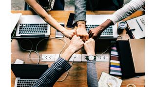 Bei der Digitalisierung müssen alle mitanpacken. (Photo by rawpixel.com from Pexels)