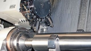 Eine Besonderheit der N30 von Niles-Simmons ist der Doppelkolben-Spannzylinder an der Hauptspindel zur Betätigung eines Kraftspannfutters oder eines Spanndorns. (Sonnenberg)