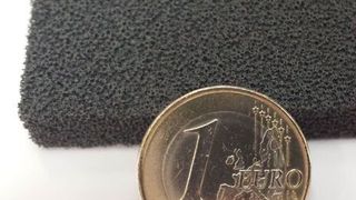 Siliziumkarbid (SiC)-Schaum (Bild: Goodfellow)