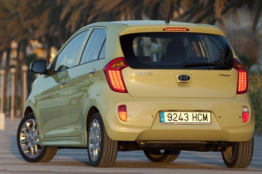 Optisch unterscheidet sich der Neue deutlich von seinem Vorgänger. Elegantes Detail: die LED-Rückleuchten. (Archiv: Vogel Business Media)