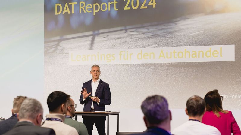 In einem Kurzvortrag gab Dr. Martin Endlein, DAT, Hintergrundinfos zum aktuellen DAT-Report. (Bild: Stefan Bausewein)