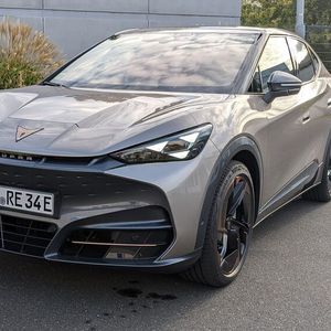 Ein Designhighlight sind die Matrix-LED-Scheinwerfer mit den dreieckigen „Augen“.(Bild:  Mauritz – VCG)