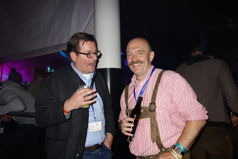 Ob Wolfram Last, NEC dem (r.) Martin Goertz, Goertz Medientechnik, wirklich zuhört? (Bild: IT-BUSINESS)