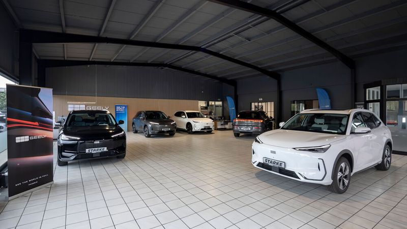 Spezielle Fliesen fordert Geely von seinen Händlern nicht. (Bild: www.weigl.biz)
