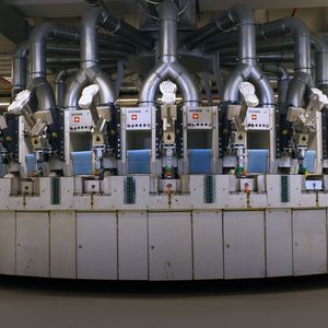 Über 1.700 ABB-Roboter sind weltweit bei Desma-Kunden im Einsatz – darunter auch bei Strauss, einem führenden Hersteller für Arbeitsschutzbekleidung. (Bild:  ABB Robotics)